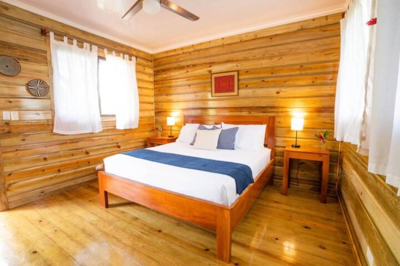 Casa Marlin Bocas Town Exterior photo